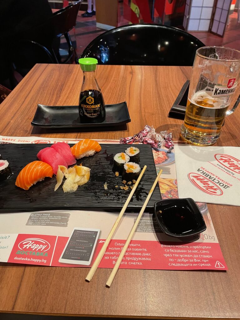 Happy, Sushi